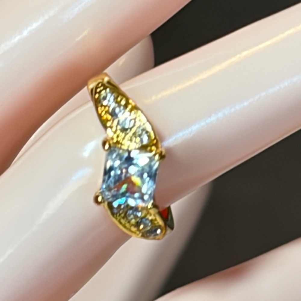 Classic & Stylish Luxurious Square Synthetic Zirconia Ring. - Picture 3 of 5